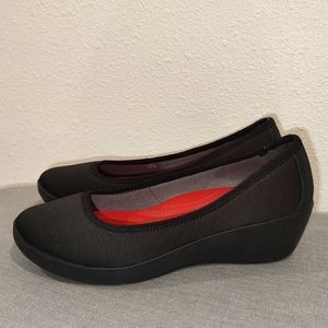 Crocs Busy Day Stretch Ballet Flats